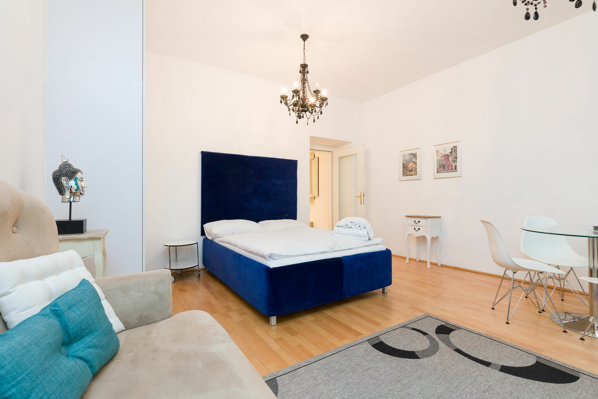 Apartments in Vienna Austria. Alser Strasse 14. Cosy studio apartment.Premium Studio Close to City Center.Everything is located nearby. The main hospital, AKH is 300 meters away. Public transportation is at the doorstep. 