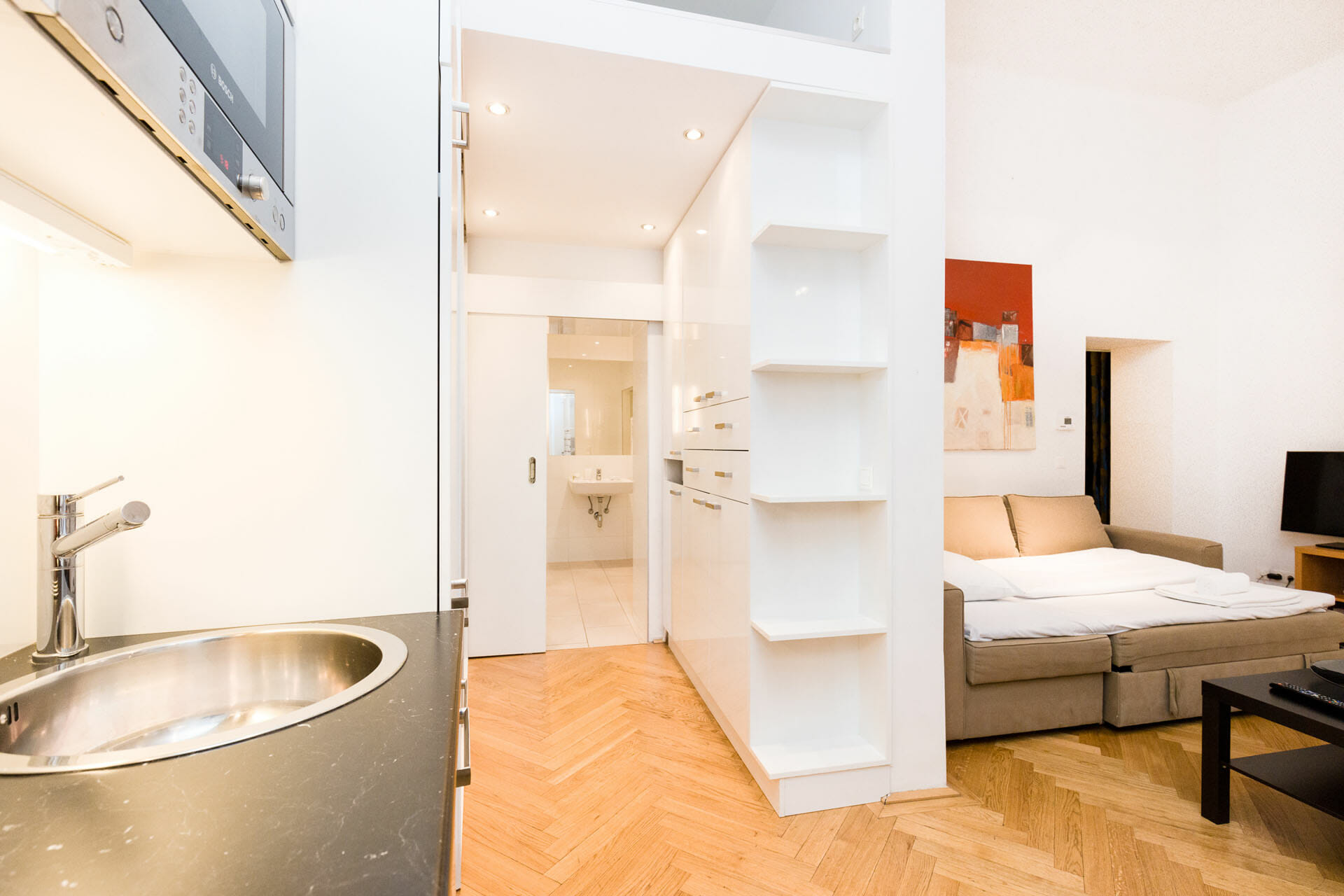 Prestige Apartments in Vienna Austria.Luxury Apartment in Vienna's City Center.Graben 28. , 2 minutes walking distance to the Stephans Cathedral, Kaerntnerstrasse and Kohlmarkt (famous shopping street). 