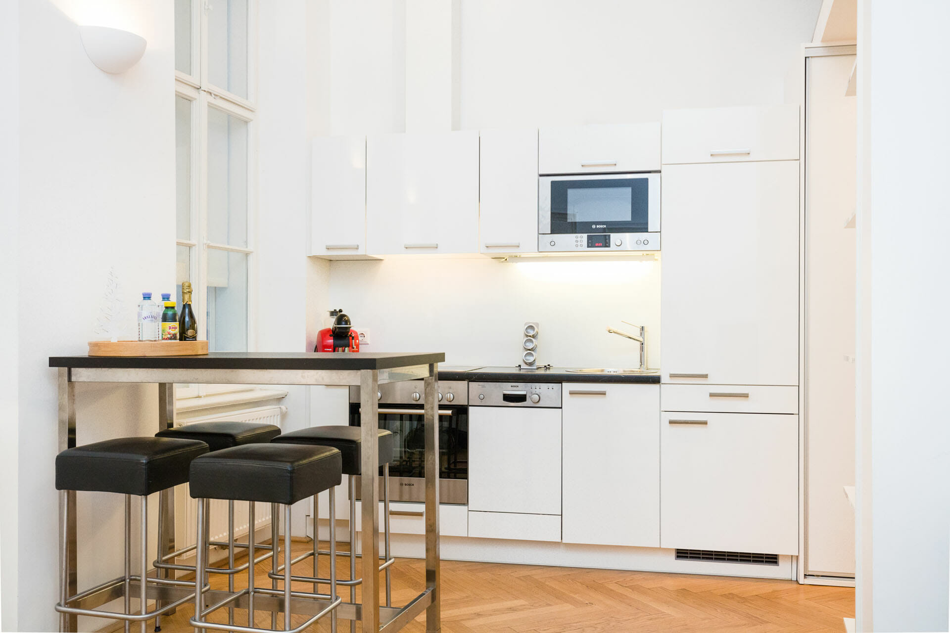 Prestige Apartments in Vienna. Ideal city center of Vienna the Graben.The apartment is fully furnished, TV, Cable, wireless, king size bed, cafe machine, wash machine and lots more. The apartment has recently been renovated and newly furnished in a modern, elegant design.